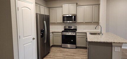 Building Photo - 8016 Scanlan Trl