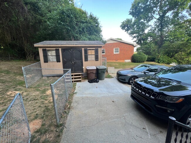 Foto del edificio - 2512 Murrayhill Rd