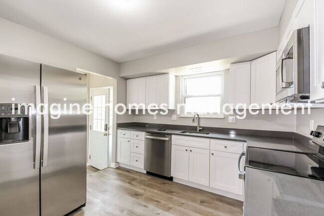 Building Photo - Coming Soon!! Convenient Location! 3 Bedro...