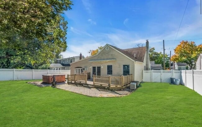 Foto del edificio - 1308 Sunnyfield Dr