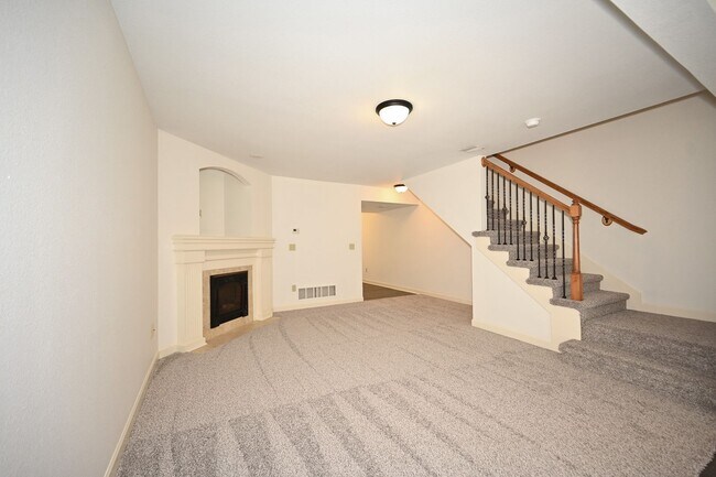 Building Photo - 2 bedroom, 2.5 baths townhouse with 1 car garage in Oak Valley Estates!