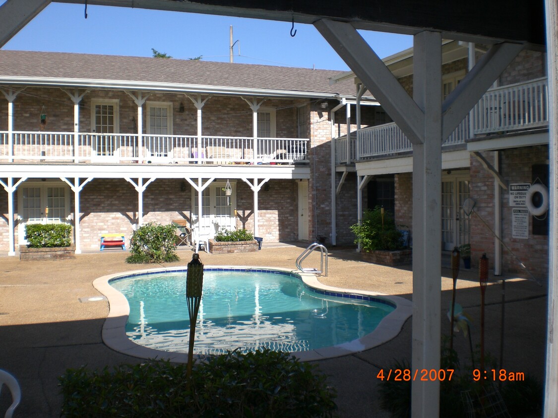 Primary Photo - 209 Pine St