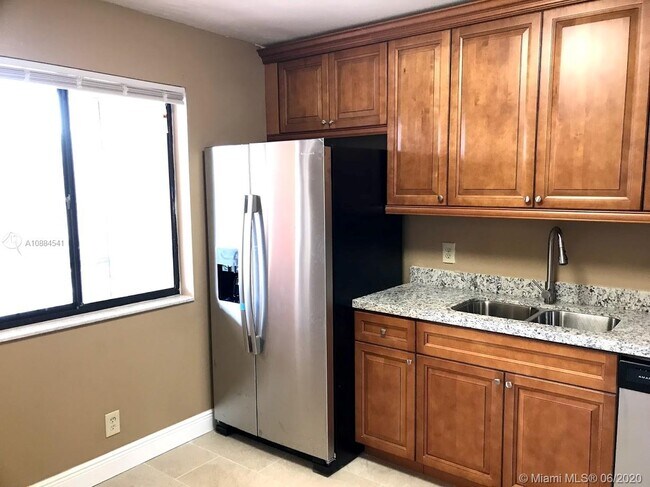 Building Photo - 369 Lakeview Dr
