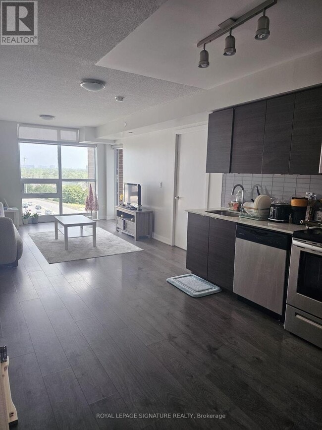 Photo du bâtiment - 123-123 Parkway Forest Dr