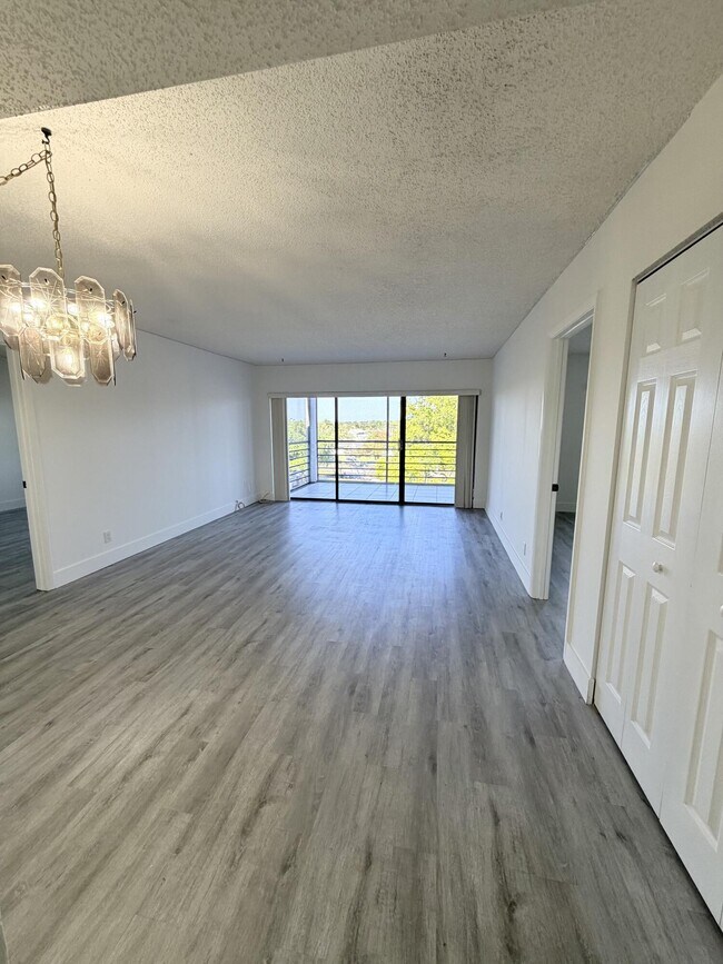 Foto del edificio - 9235 SW 8th St