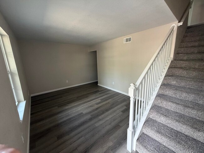 Building Photo - 122 Hampton Dr