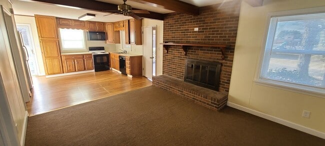 Building Photo - Lewisville Gem!