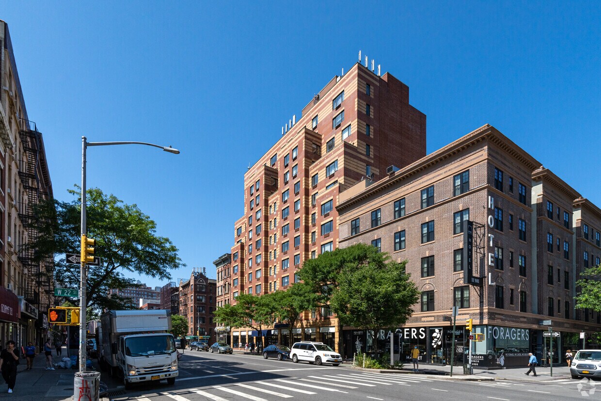 Building Photo - 225 8th Ave