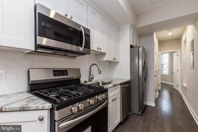 Building Photo - 237 S 45th St