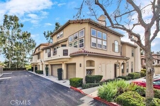 Building Photo - 32 Via Madera