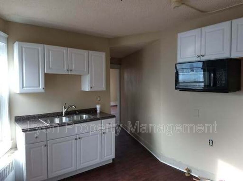 836 Main St Unit 2L, Pawtucket, RI 02860 Condo for Rent in Pawtucket