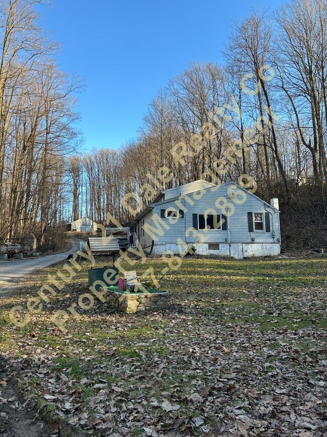 Building Photo - Large 3 Bedroom, 2 Bath Pet friendly home with off street parking and a 600sqft detached garage