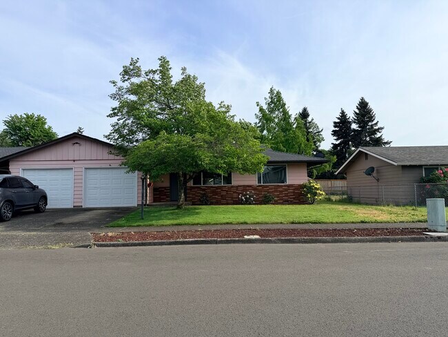 Building Photo - 1160 Wyatt Ave SE