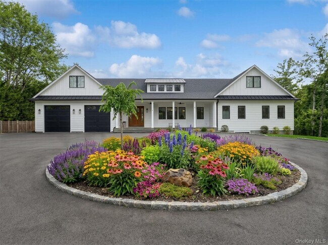 Foto del edificio - 47 Old Riverhead Rd