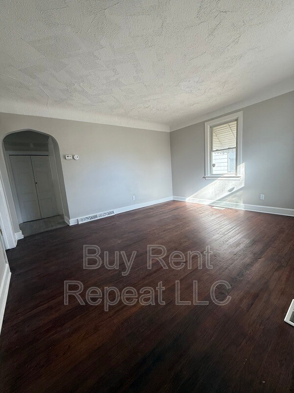 Foto del edificio - 12735 Vernon Ave