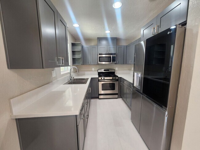 Foto del edificio - Gorgeous 2 Bedroom 1 Bath