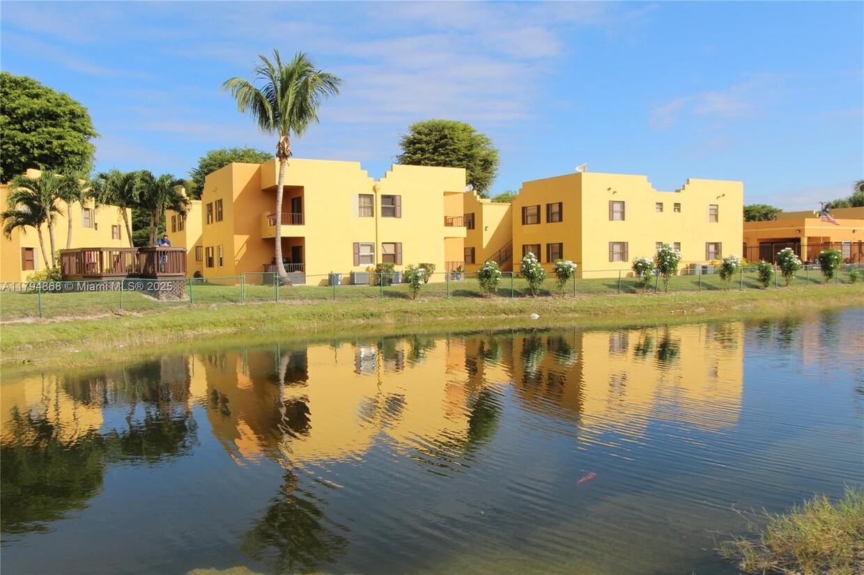 Foto principal - 686 NW 114th Ave