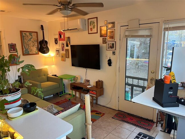 Building Photo - 3318 Hemlock Ave