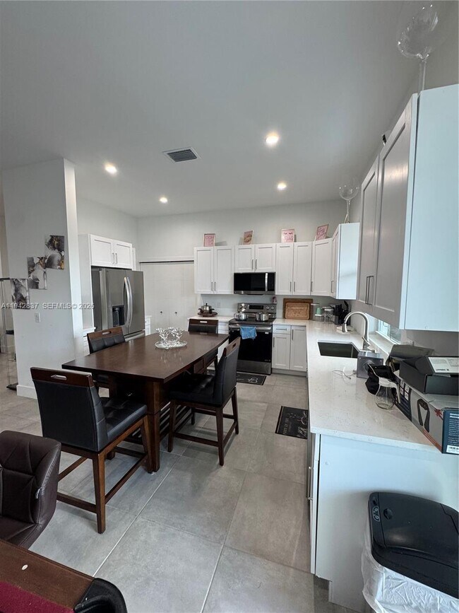 Foto del edificio - 5012 Gunn Pl