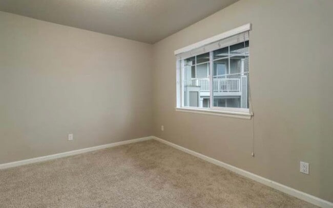 Building Photo - Wonderful home in Bethany!