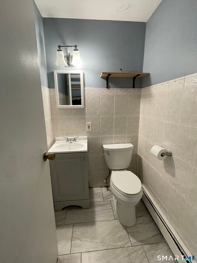 Foto del edificio - 90 Wakelee Rd