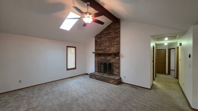 Building Photo - 503 E Redwood St