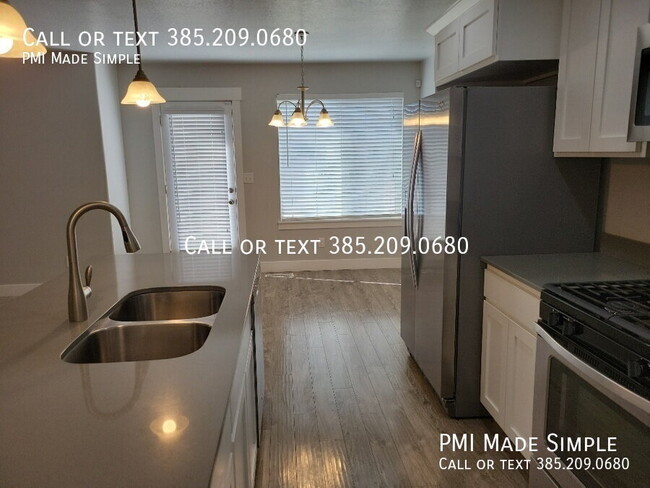 Foto del edificio - Spacious 4-Bedroom Townhome in Bluffdale