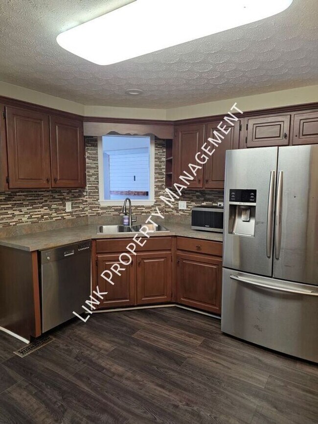 Foto del edificio - Beautiful 4-Bedroom Home in Desirable Harrison Location – Minutes from Volkswagen Plant!