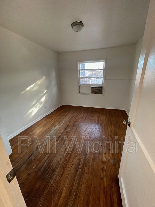 1039 S Laura Ave Unit Apt D, Wichita, KS 67211 Condo for Rent in