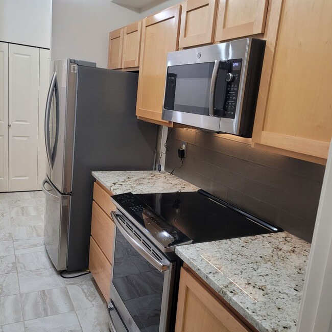 Foto del edificio - Downtown Bellevue 2 Bedroom 2 Bath Condo -...