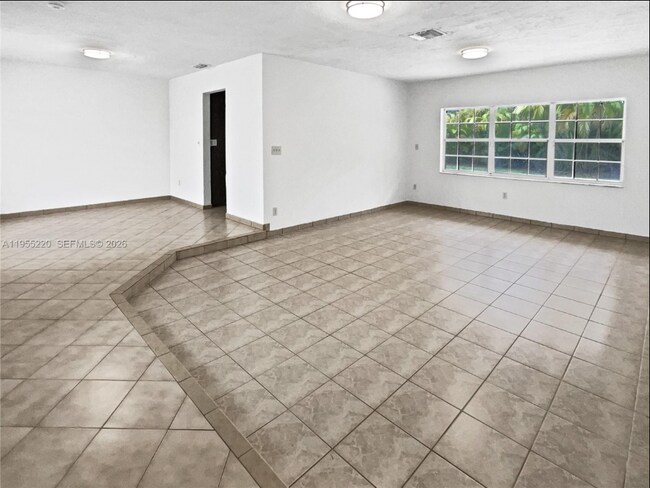 Foto del edificio - 10001 SW 99th Ave