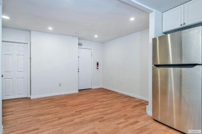 Building Photo - 2 bedroom in NEWARK NJ 07105