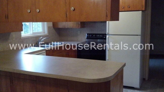 Building Photo - 4 br, 1.5 bath House - 4467 Knoop Ave.