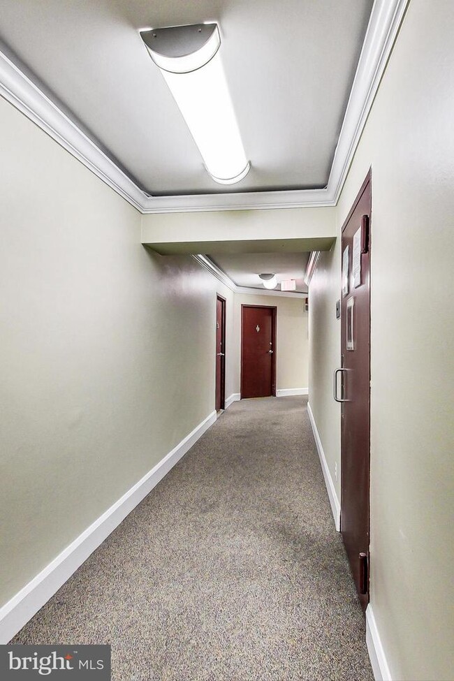 Building Photo - 1801 Clydesdale Pl NW