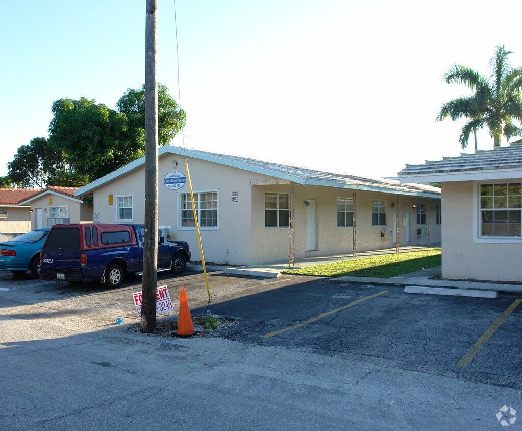 Building Photo - 630 NE 4th Ave