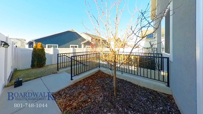 Building Photo - Stylish Vineyard Basement Apartment!