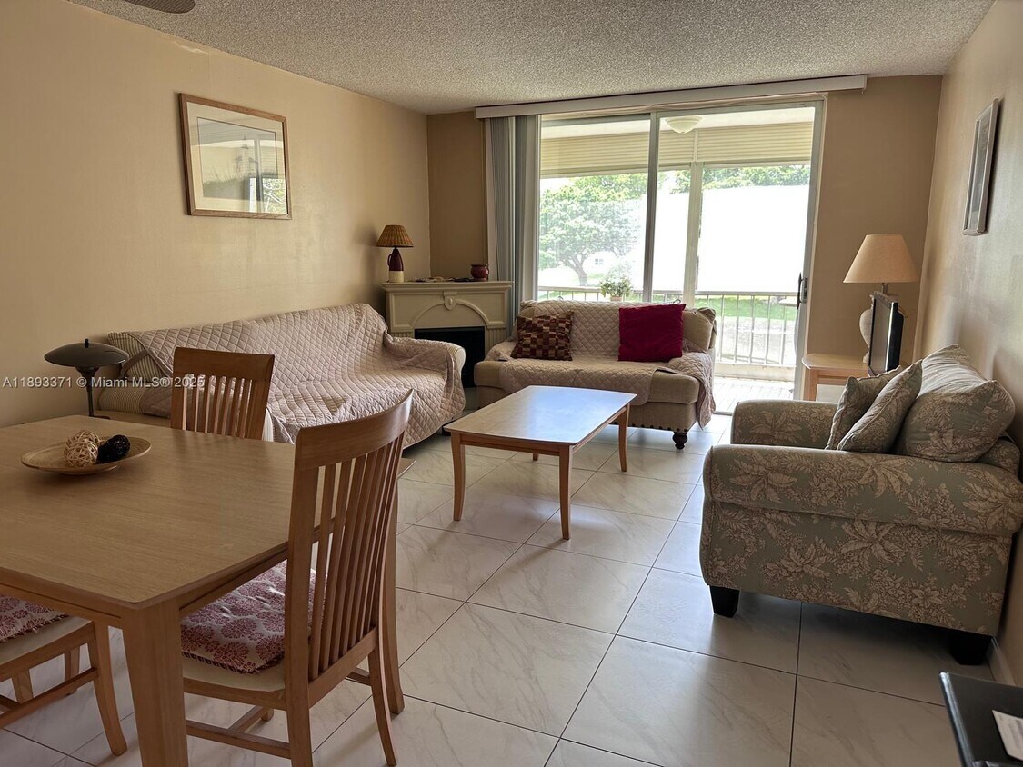 Foto principal - 6021 NW 61st Ave