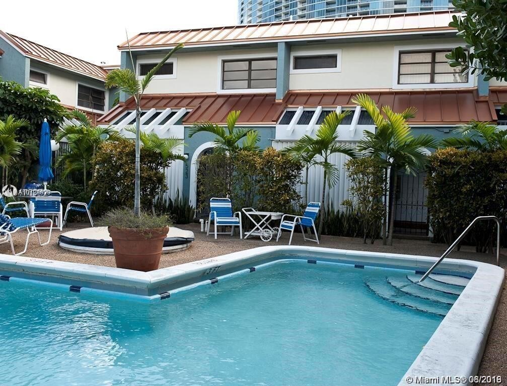 521 NE 38th St, Miami, FL 33137 Townhouse for Rent in Miami, FL