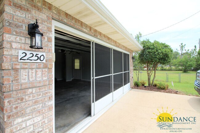 Building Photo - Lovely 3 Bedroom Home in Navarre