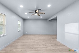 Building Photo - 805 S 32nd St