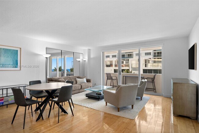 Foto del edificio - 9499 Collins Ave