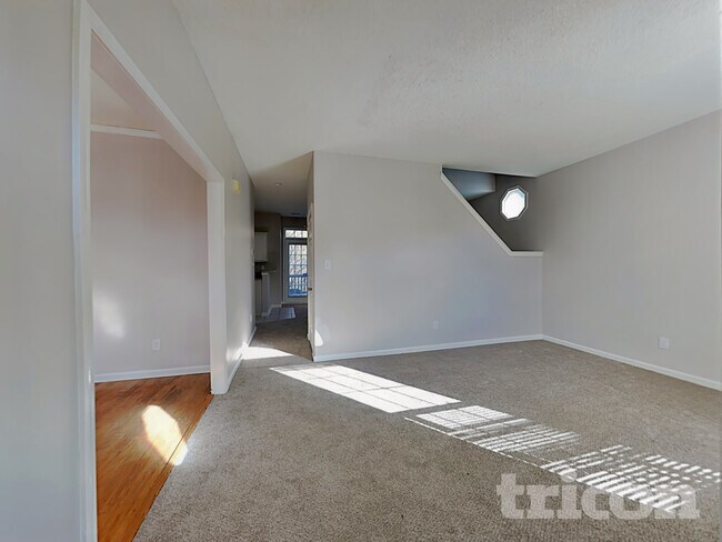 Foto del edificio - 1606 Oak Knoll Ln