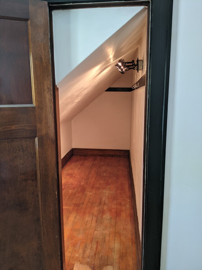 HUGE walk-in closet off of middle bedroom. - 3291 S 3rd St