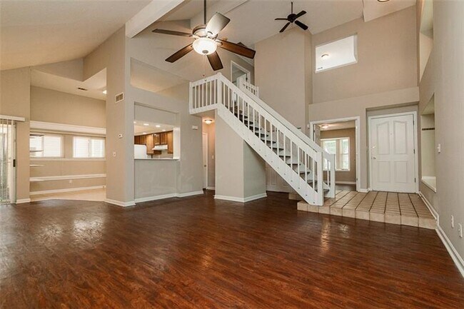 Building Photo - 885 Halston Ct