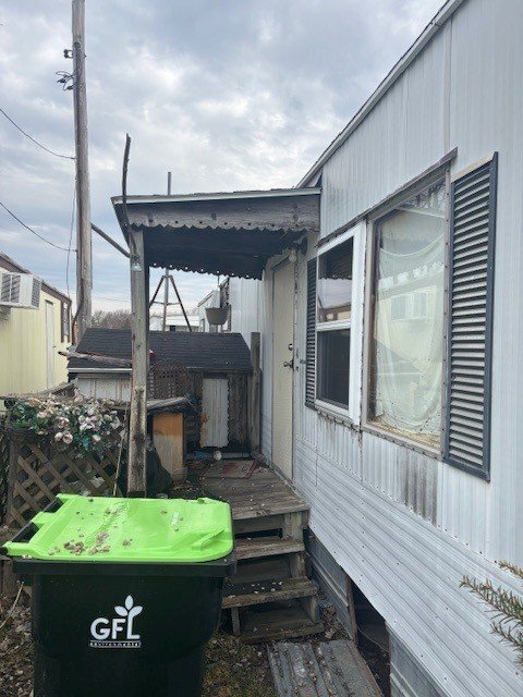 Building Photo - 6384 Oakwood Dr