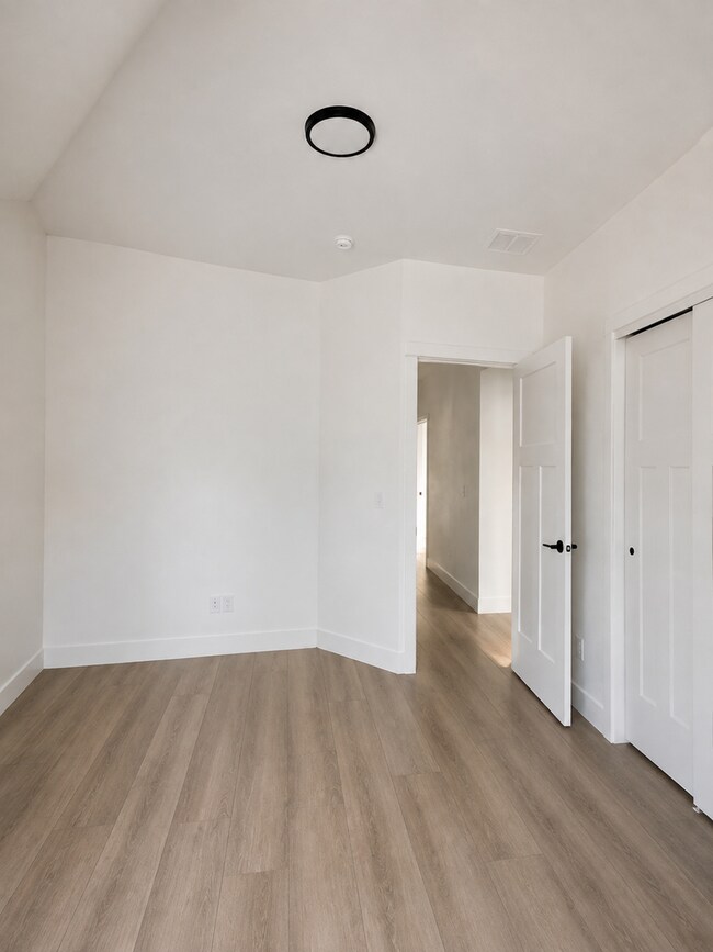 Foto del edificio - 6306-6308 Decker Lane