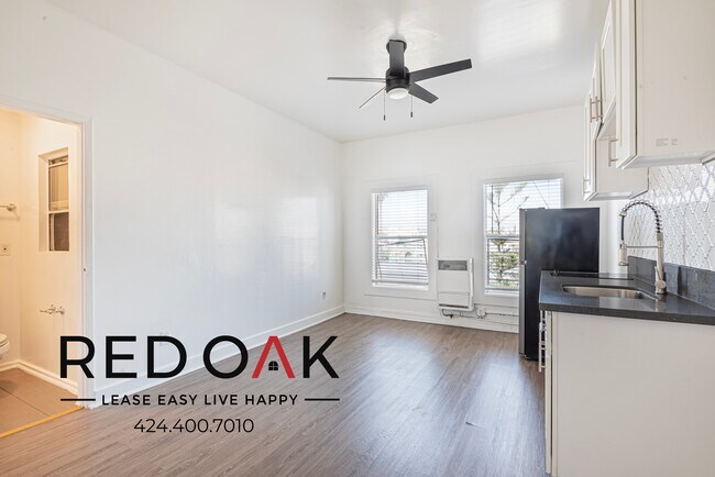 Foto del edificio - 744 Beacon Ave