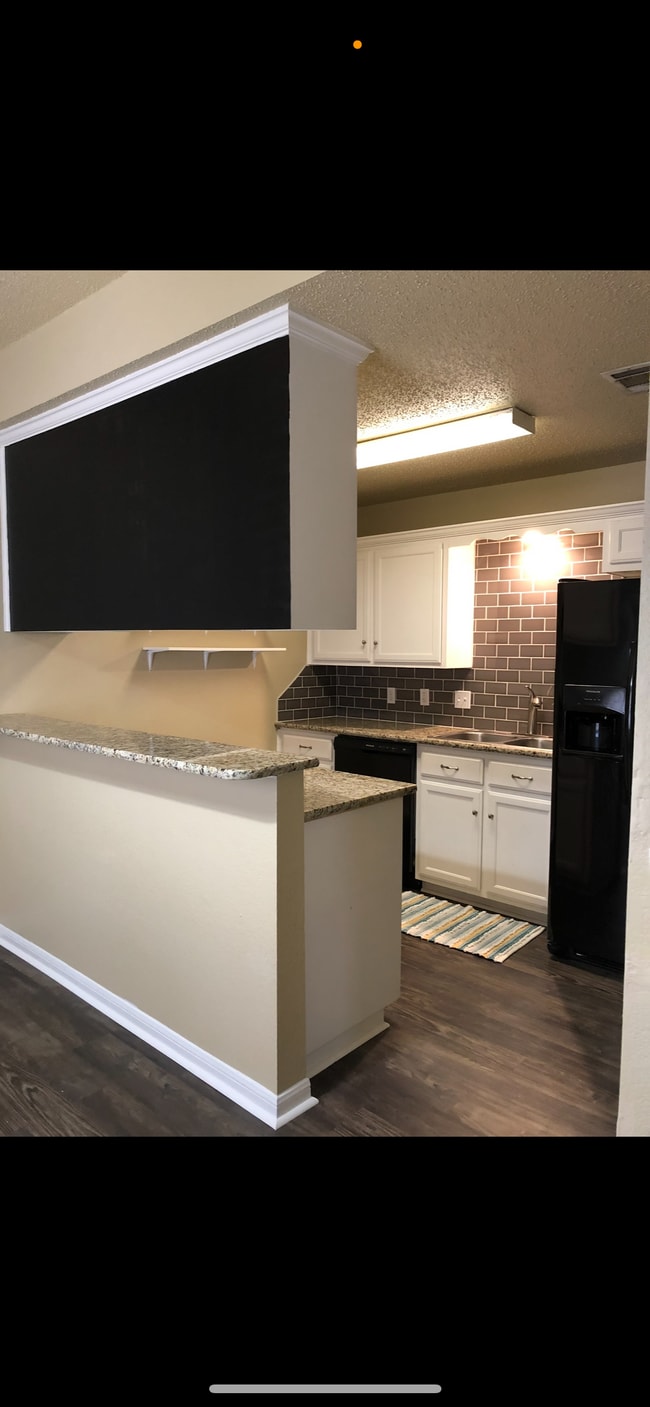 Building Photo - 1305 Bagby Ave