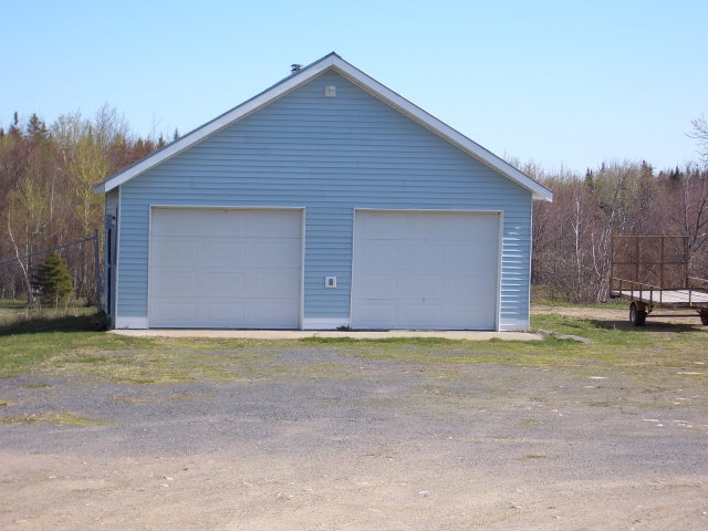 Garage - 2032-2034 Route 374