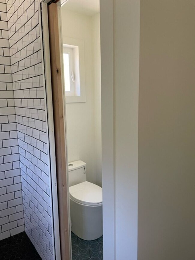 Building Photo - Brand New One Bedroom with Loft